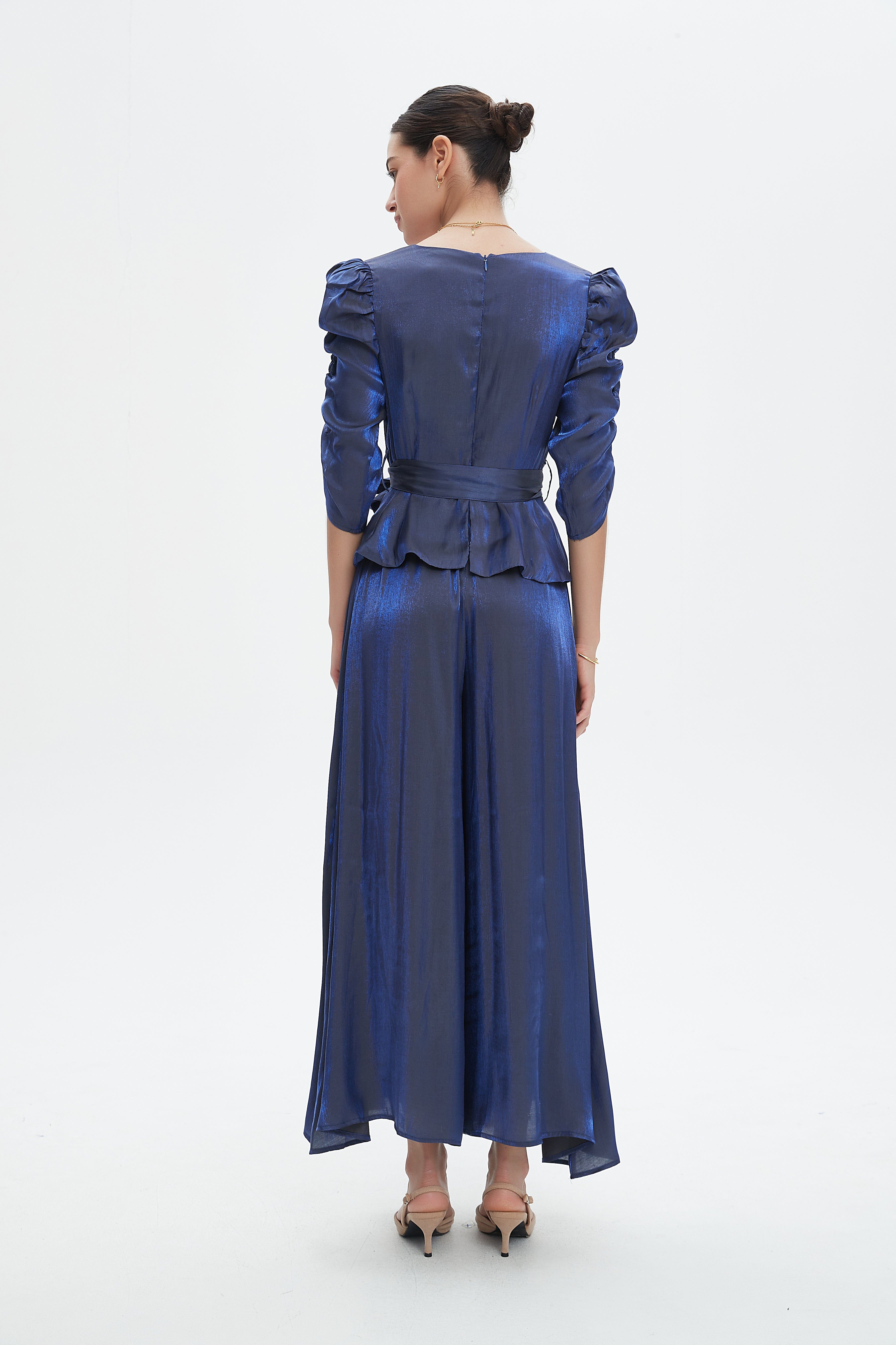 نتشي جمبسوت كم قصير برباط على الخصر