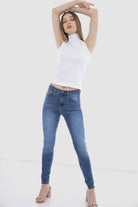 كارينا بلوزة بدون أكمام بياقة عالية