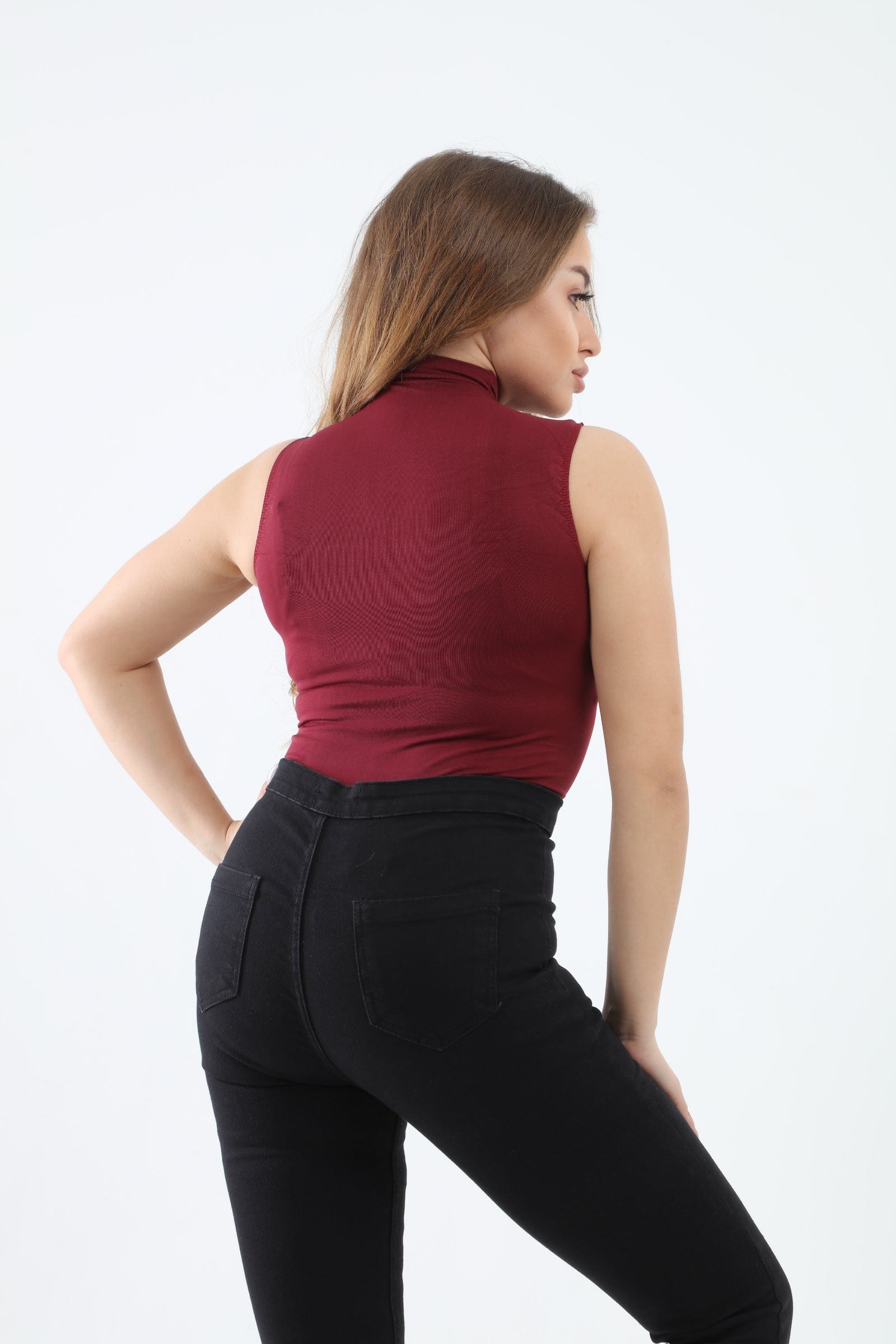 كارينا بلوزة بدون أكمام بياقة عالية