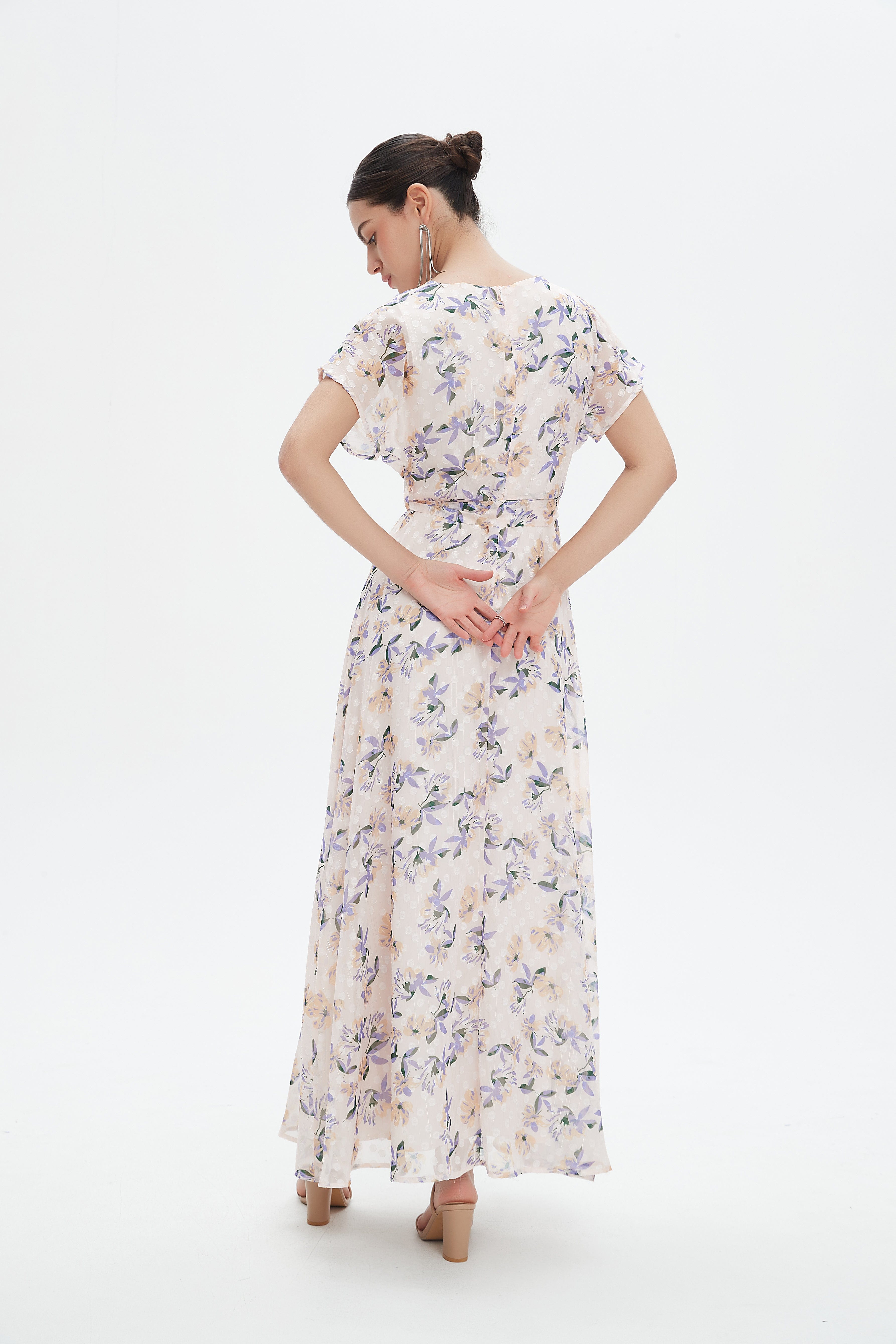 نتشي فستان ماكسي بأكمام قصيرة مشجر مخصر