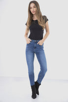 كارينا بلوزة سادة نص كم بياقة مستديرة