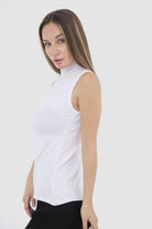 كارينا بلوزة سادة بدون أكمام بياقة عالية