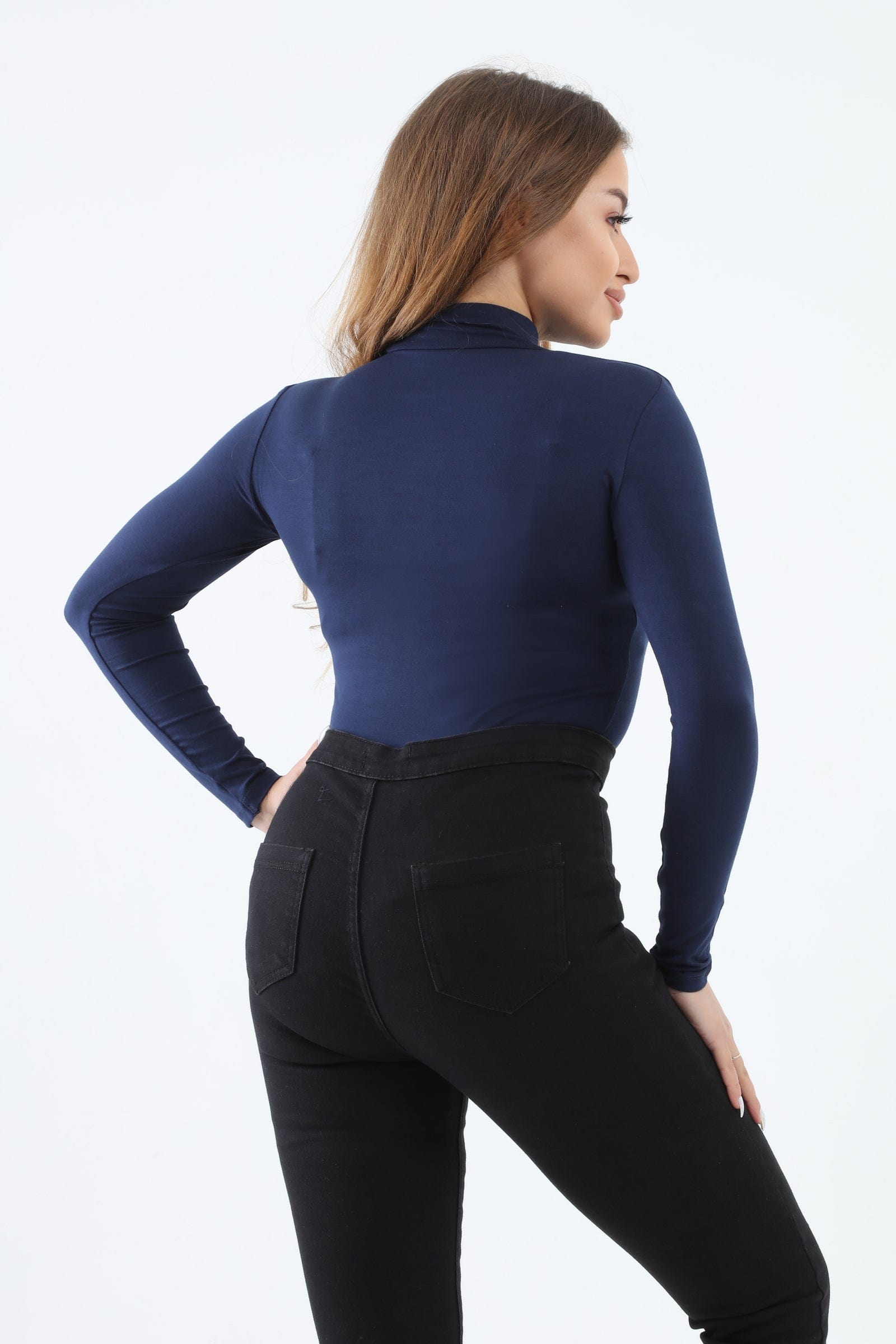 كارينا بلوزه ضيقة طويلة الأكمام بياقة عالية