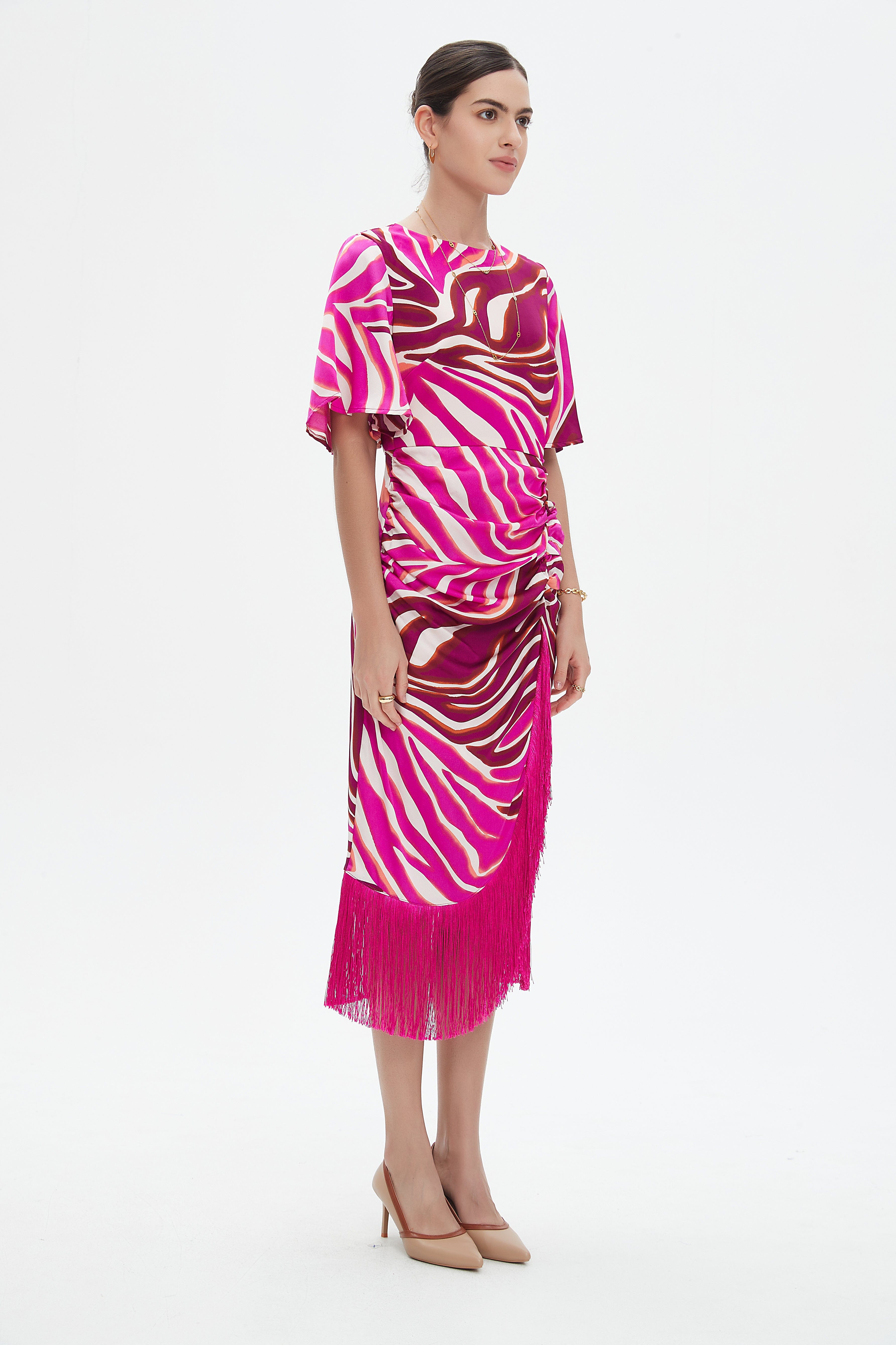 نتشي فستان ميدي بأكمام قصيرة بنمط تايجر بشراشيب