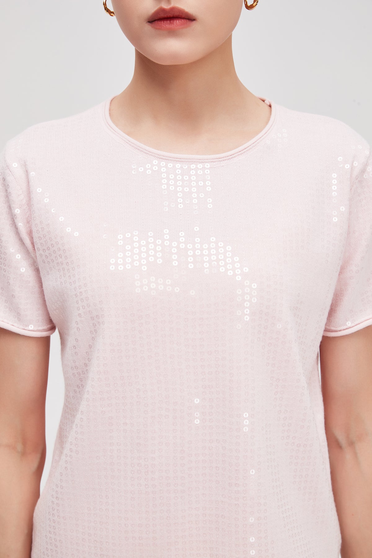 صورة توب نصف كم بطول الخصر بلون وردي من مينتا