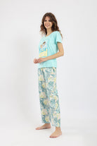 كارينا طقم بيجامة تيشيرت نص كم بطبعة وبنطلون مشجر أزرق أكوا