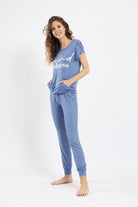 كارينا طقم بيجامة مخطط بلوزة نص كم وبنطلون أزرق غامق