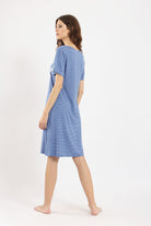 كارينا ثوب نوم نسائي مخطط بفتحة رقبة V أزرق غامق