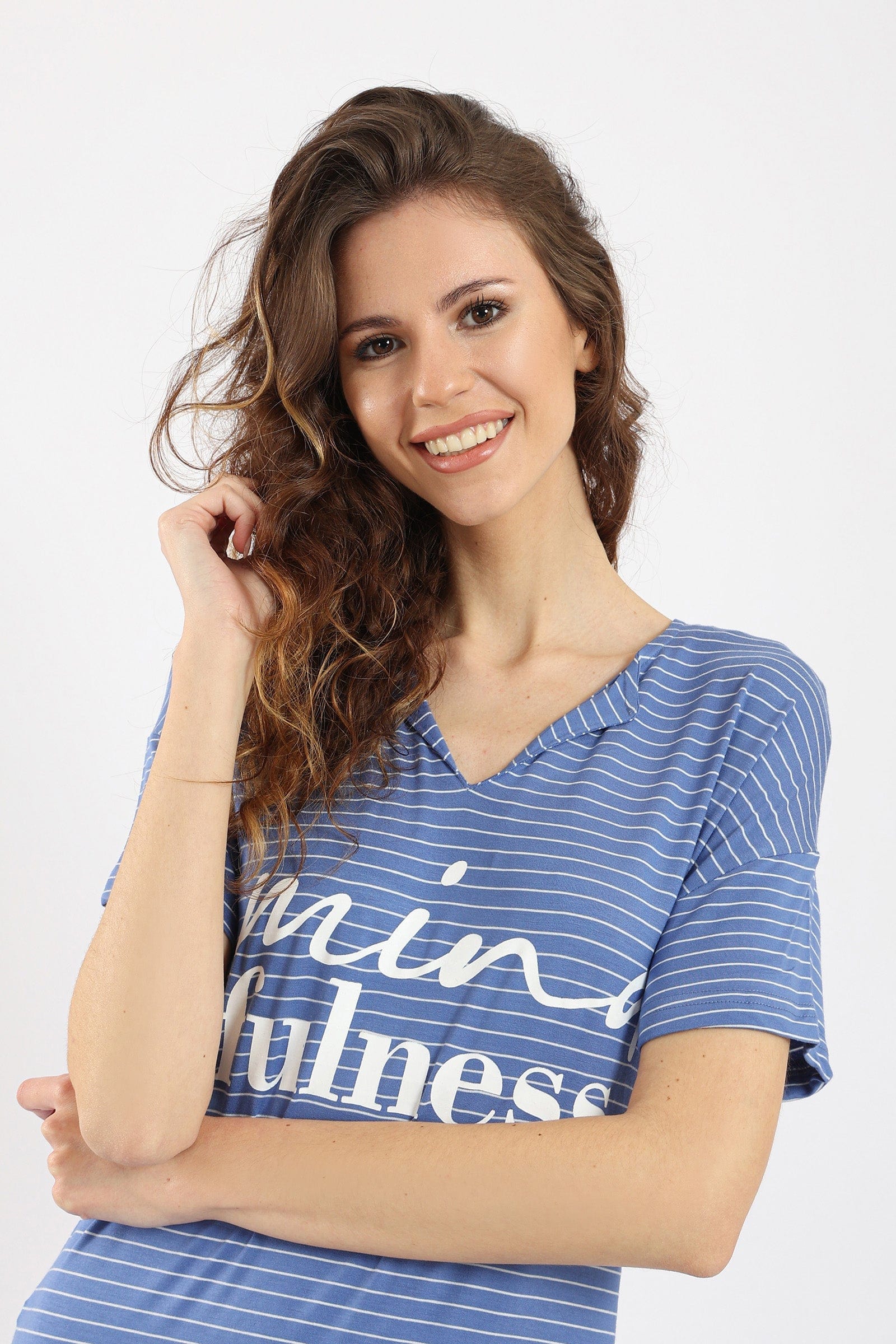 كارينا ثوب نوم نسائي مخطط بفتحة رقبة V أزرق غامق