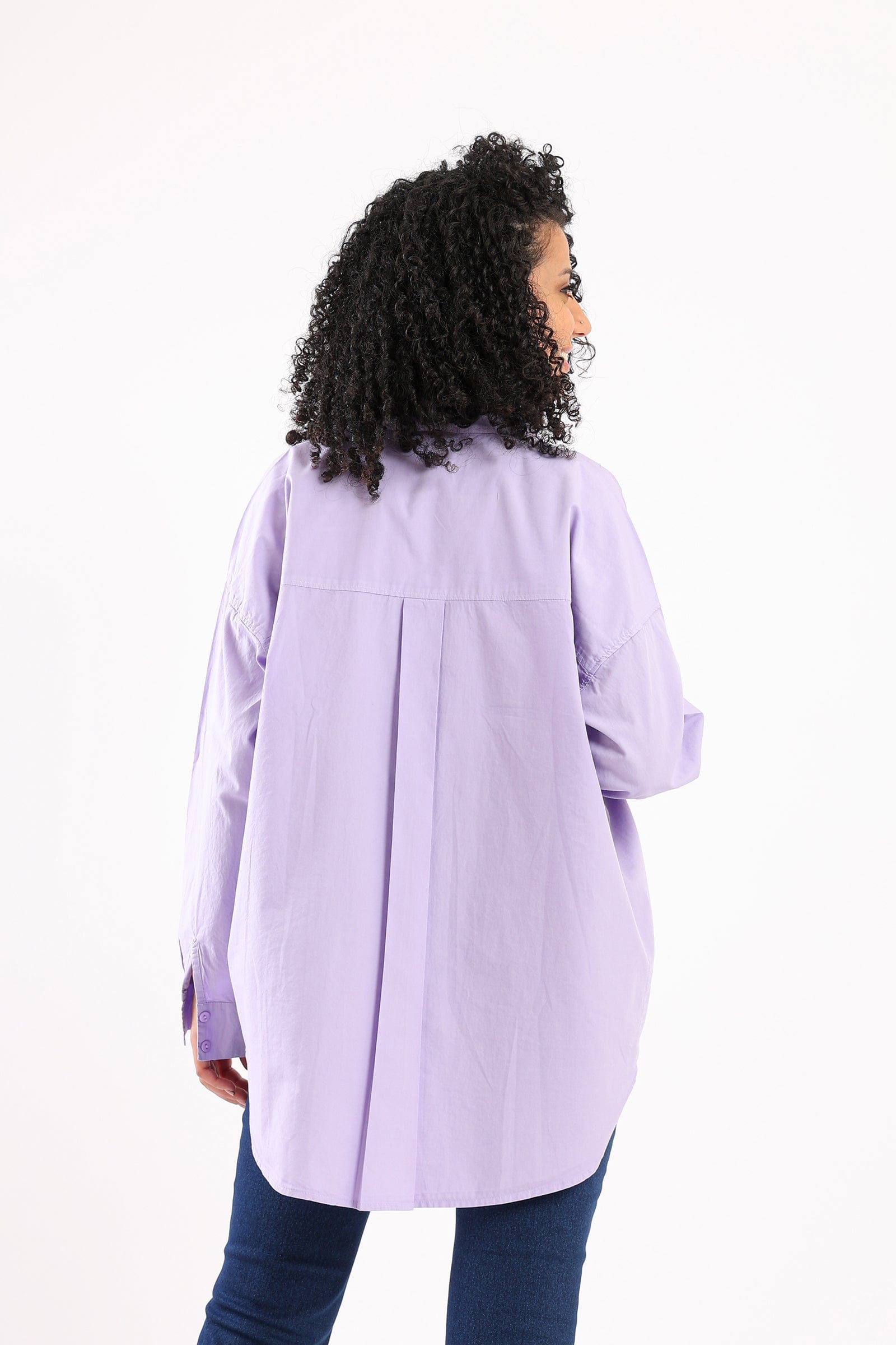 كارينا قميص سادة بأزرار أمامية بجيب مطبوع كم طويل