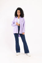 كارينا قميص سادة بأزرار أمامية بجيب مطبوع كم طويل