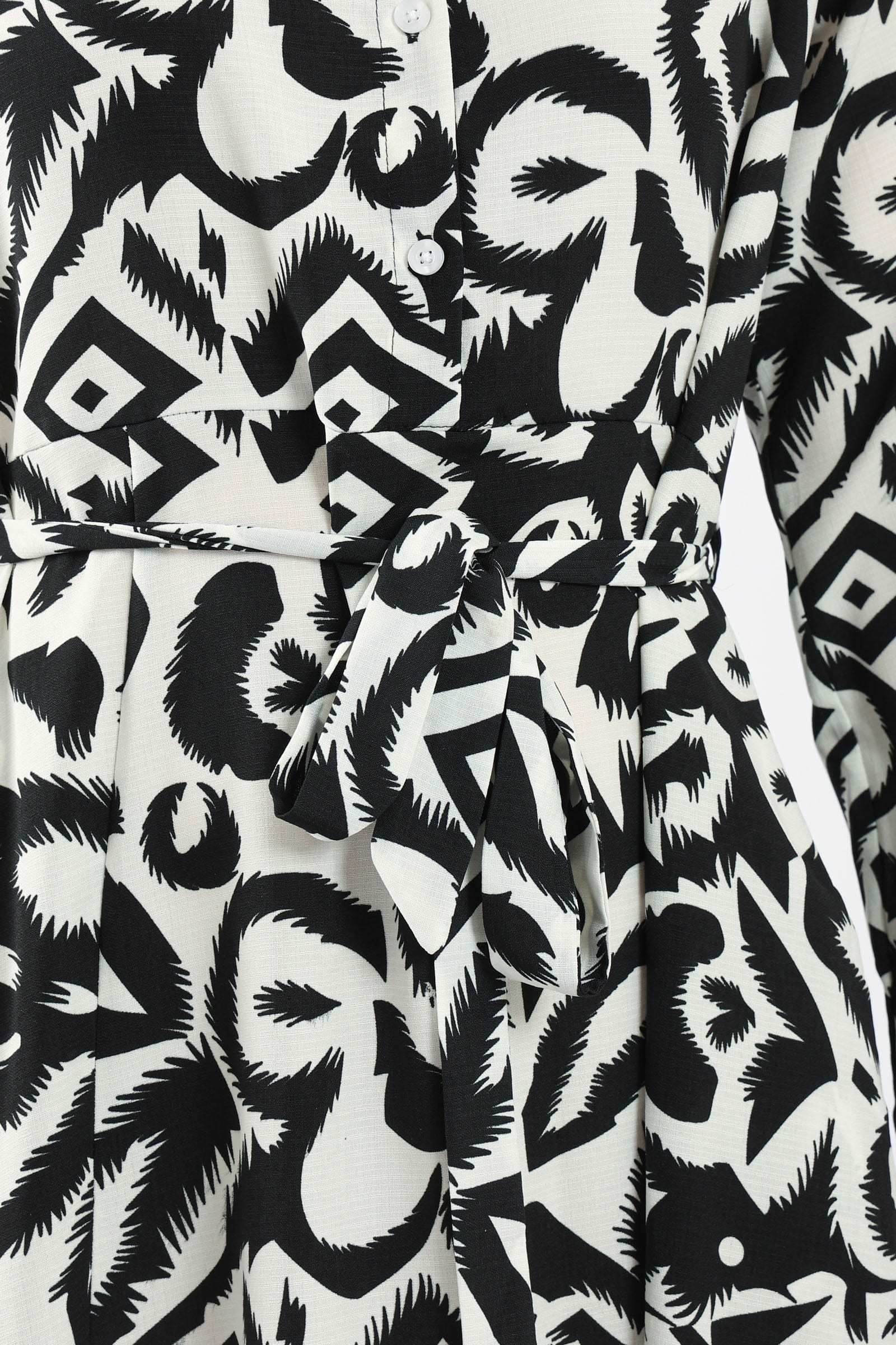 كارينا فستان بأكمام طويلة بنقشة أسود في أبيض أسود