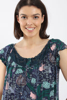 كارينا ثوب نوم مطبوع مزين بدانتيل أزرق غامق