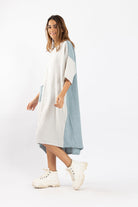 كارينا فستان فضفاض بلونين بجيب بياقة دائرية