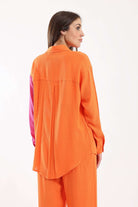كارينا قميص نسائي ملون نص ونص طويل برتقالي