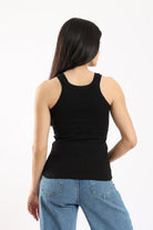 كارينا توب حمالة مضلع بقصة ضيقة