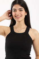 كارينا توب حمالة مضلع بقصة ضيقة