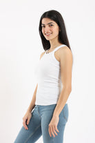 كارينا توب حمالة مضلع بقصة ضيقة