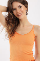 كارينا تانك توب مضلع برقبة دائرية حمالات