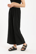 كارينا بنطلون وايد ليج سادة بخصر مطاطي