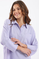 كارينا قميص طويل بياقة كلاسيكية فضفاض بجيب على الصدر