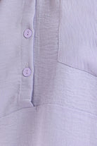 كارينا قميص طويل بياقة كلاسيكية فضفاض بجيب على الصدر