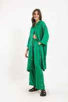 كارينا قميص طويل سادة بأزرار مامية وياقة بأكمام طويلة