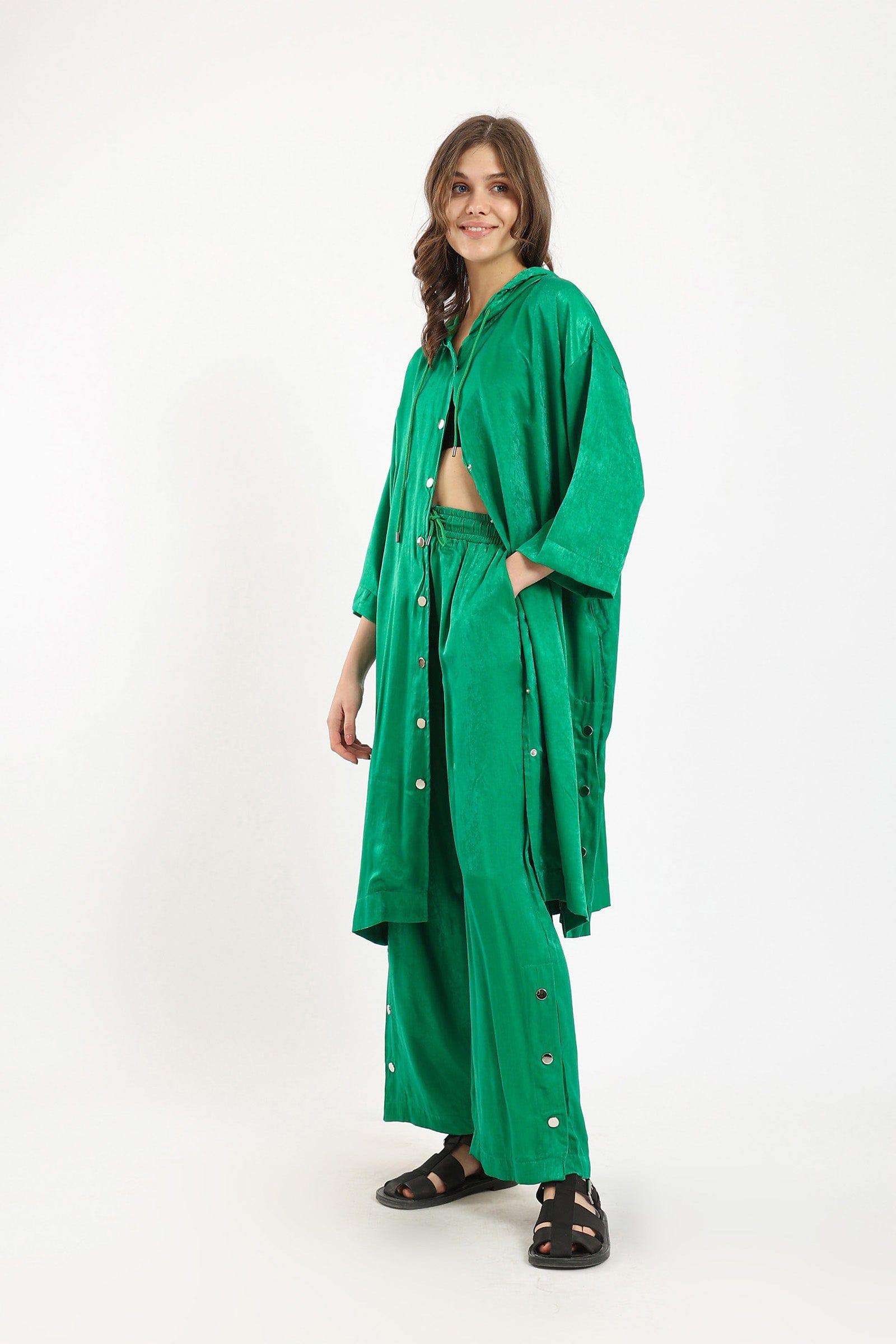 كارينا قميص طويل سادة بأزرار مامية وياقة بأكمام طويلة