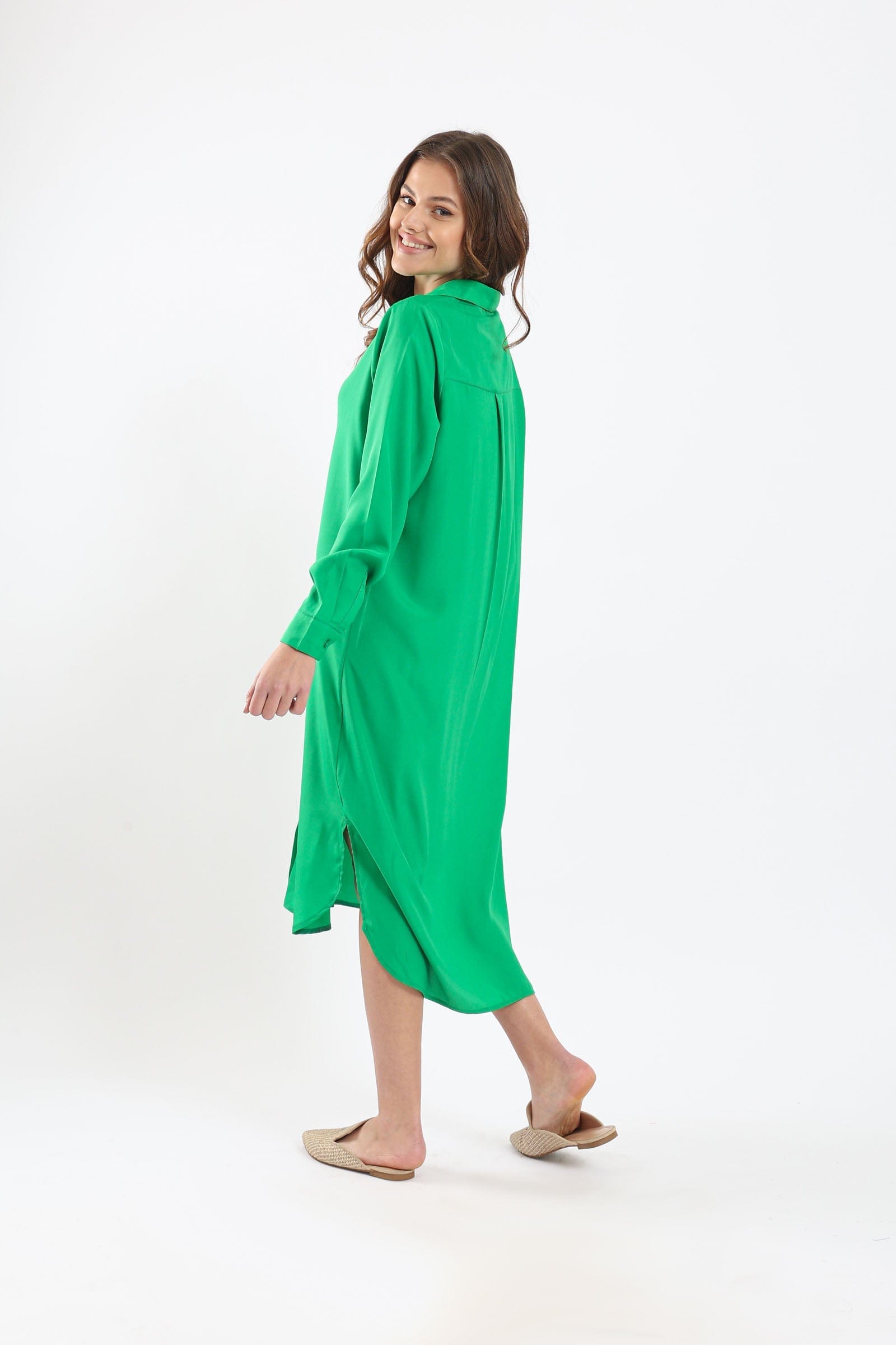 كارينا فستان قميص ميدي بأزرار أمامية بأكمام طويلة