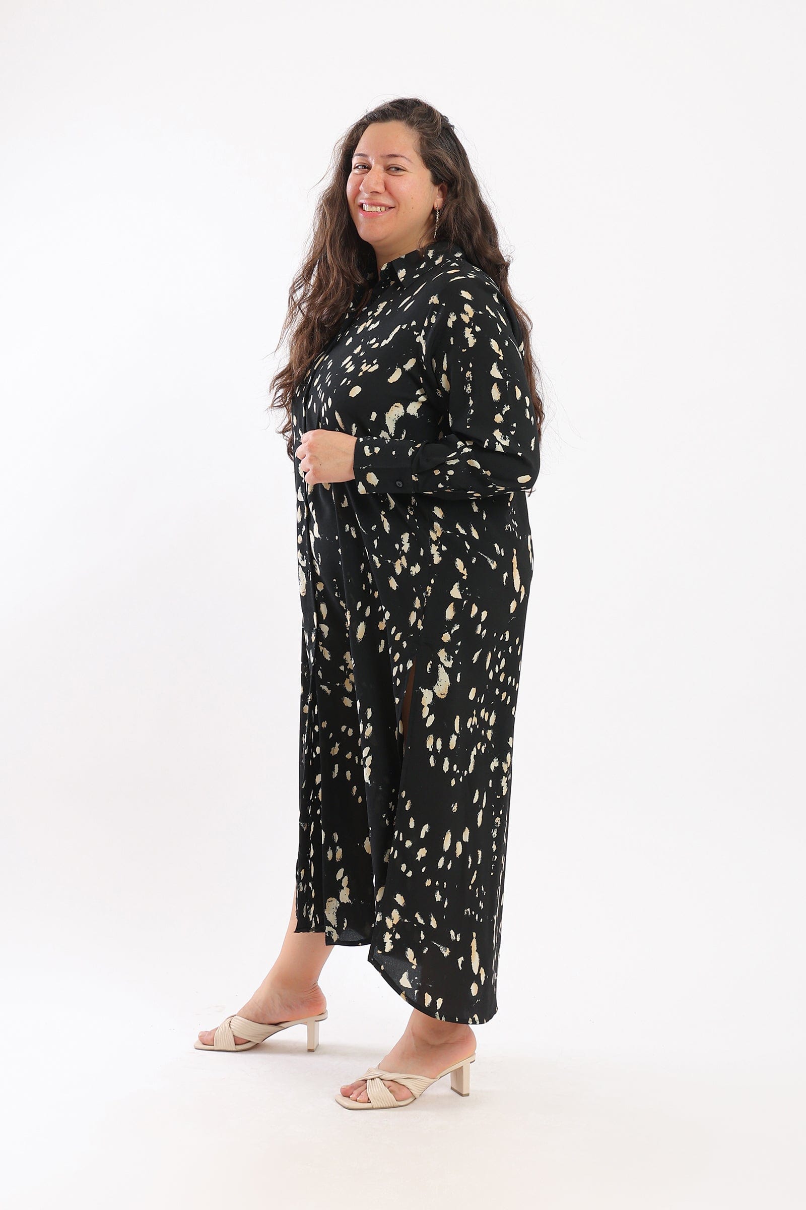 كارينا فستان ناعم ميدي بنمط منقط بأزرار أمامية نسائي ملون