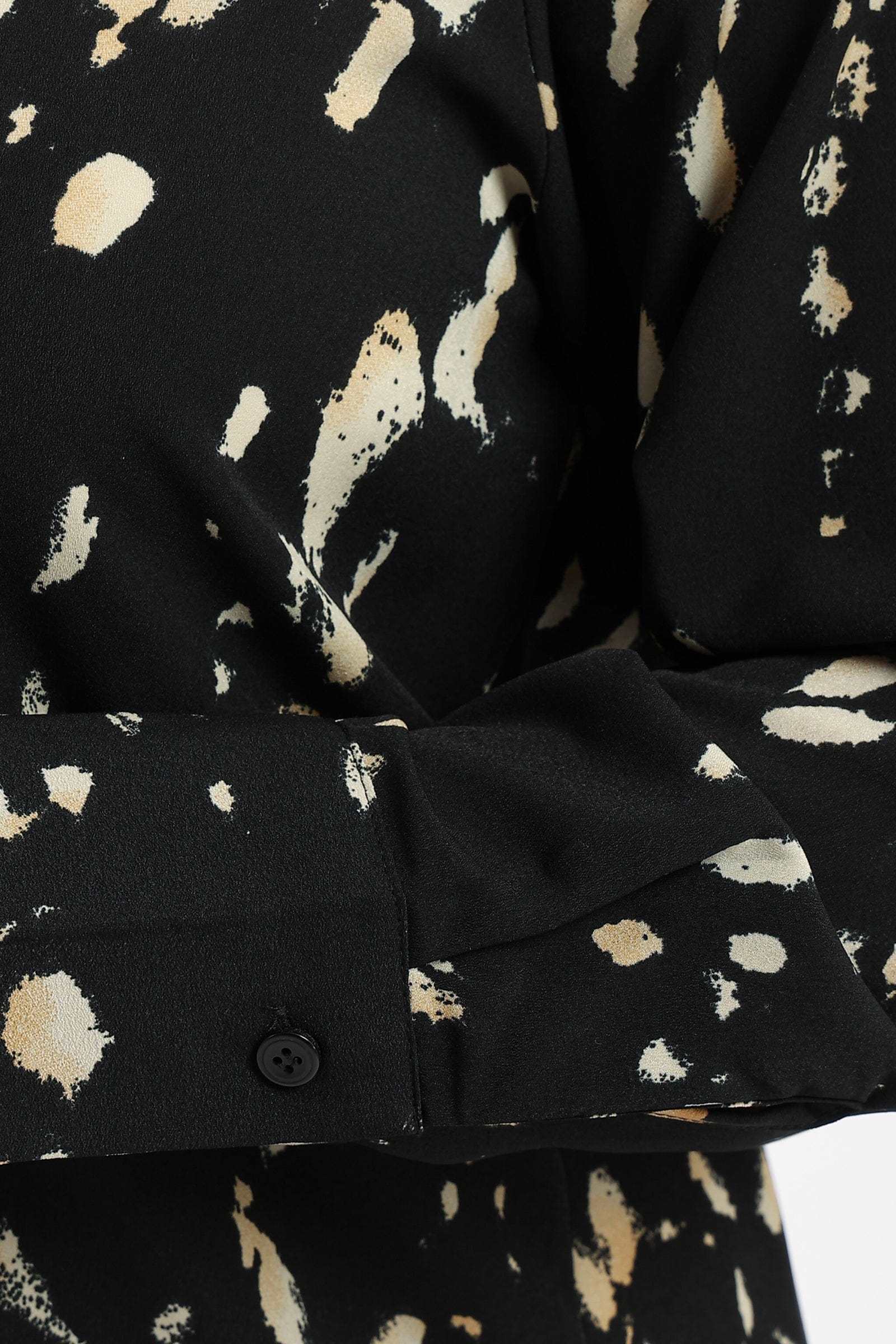 كارينا فستان ناعم ميدي بنمط منقط بأزرار أمامية نسائي ملون