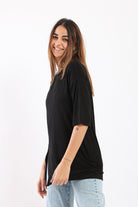 كارينا بلوزة واسعة بفتحة من الجانب كم طويل