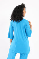 كارينا بلوزة واسعة بفتحة من الجانب كم طويل