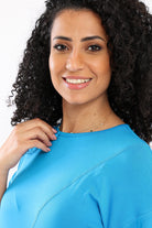 كارينا بلوزة واسعة بفتحة من الجانب كم طويل