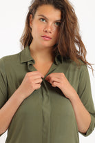 كارينا فستان قميص بفتحة مخفية بأكمام 3/4