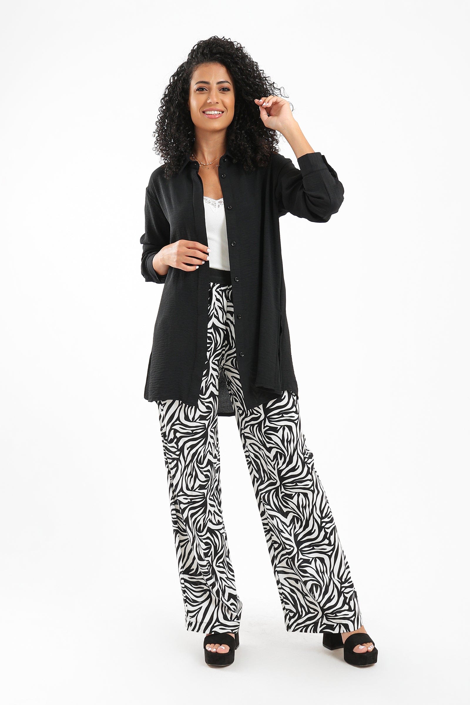 كارينا قميص سادة بأزرار أمامية كم طويل نسائي