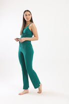 كارينا طقم بيجامة بلوزة حمالات مشدودة من الصدر وبنطلون