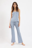 كارينا طقم بيجامة مريحة بلوزة حمالات وبنطلون