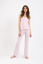 كارينا طقم بيجامة مريحة بلوزة حمالات وبنطلون