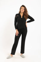 كارينا طقم بيجامة قميص بياقة مدببة بأزرار أمامية وبنطلون