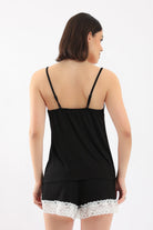 كارينا طقم بيجامة بلوزة وشورت بحافة دانتيل