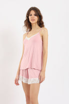 كارينا طقم بيجامة بلوزة وشورت بحافة دانتيل