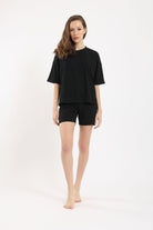 كارينا طقم بيجامة تيشيرت برقبة دائرية مضلعة مع شورت