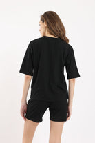 كارينا طقم بيجامة تيشيرت برقبة دائرية مضلعة مع شورت