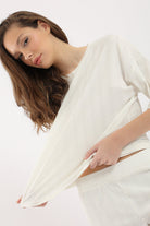 كارينا طقم بيجامة تيشيرت برقبة دائرية مضلعة مع شورت