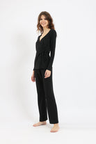 كارينا طقم بيجامة بلوزة ملفوفة أمامية وبنطلون واسع طويل مريح