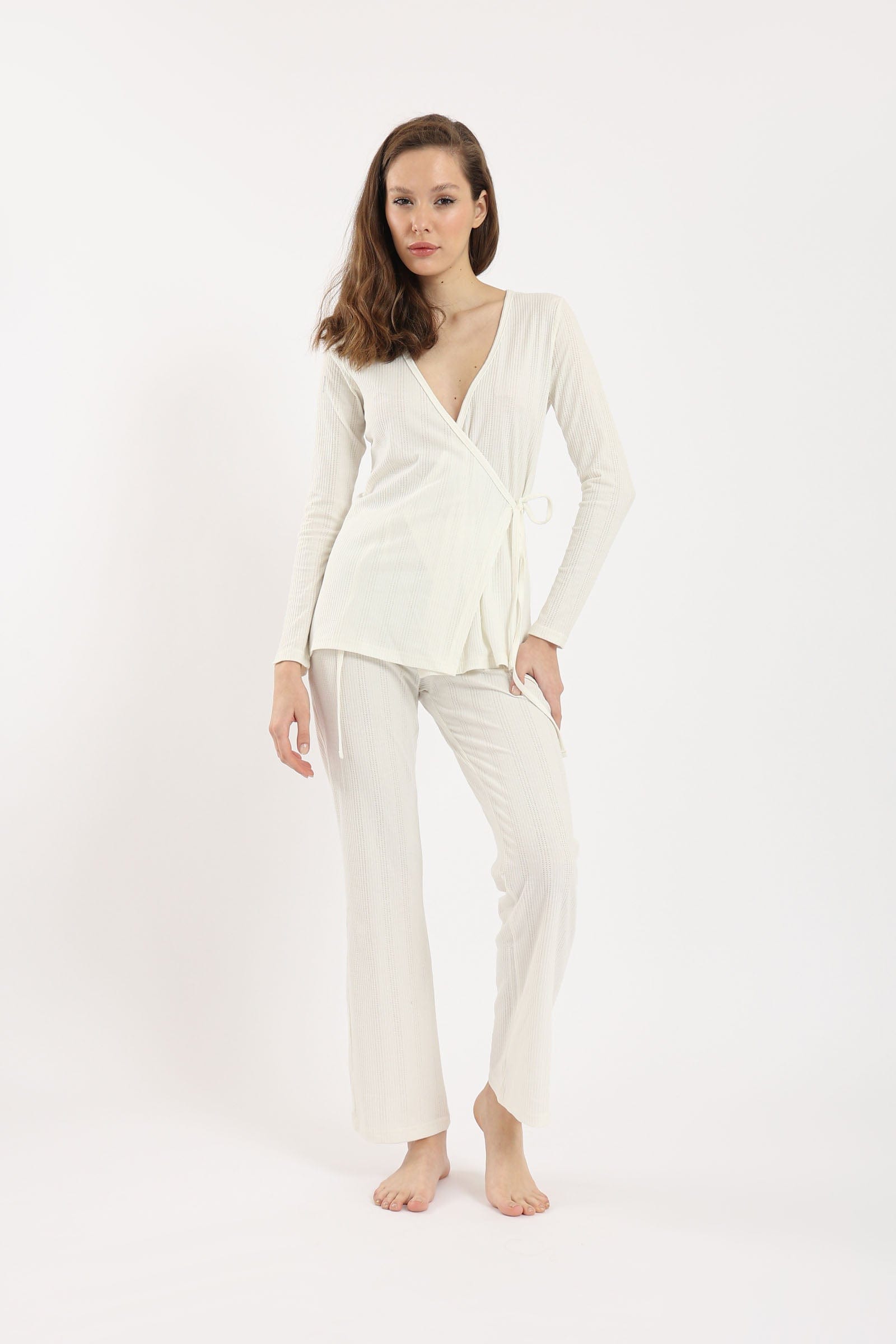 كارينا طقم بيجامة بلوزة ملفوفة أمامية وبنطلون واسع طويل مريح