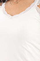 كارينا كروب توب مزين بالدانتيل حمالات