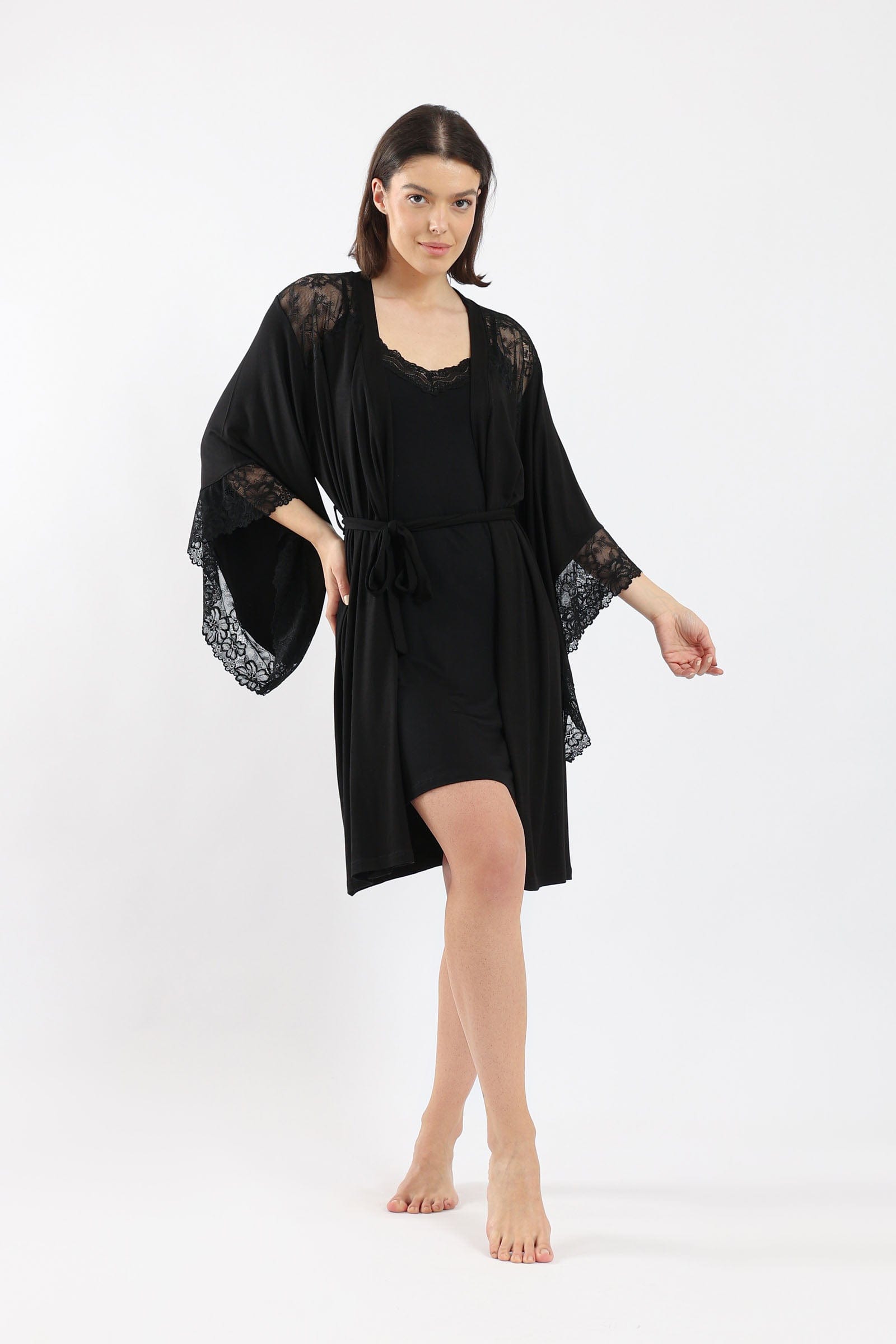 كارينا روب مزين بالدانتيل نص كم