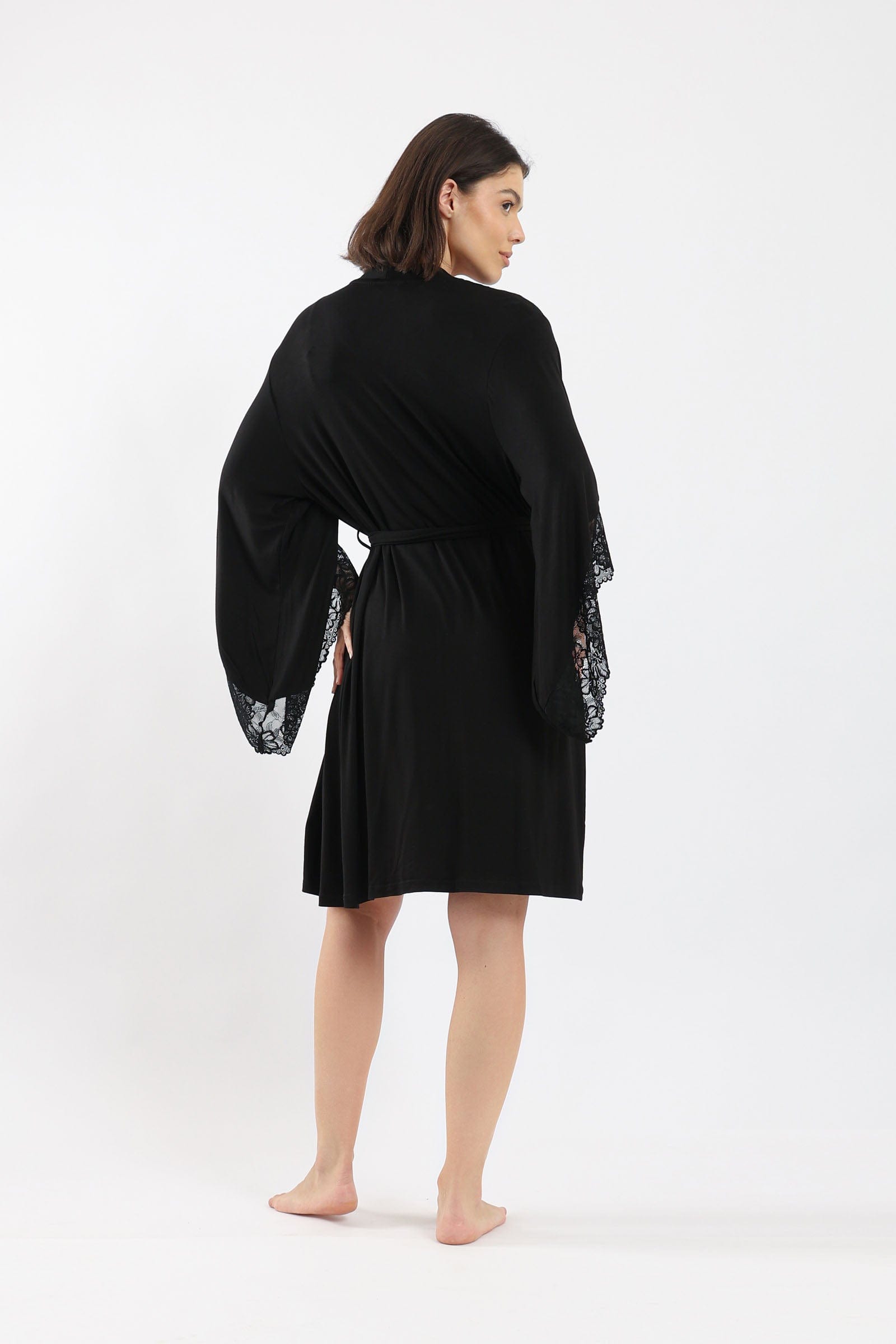 كارينا روب مزين بالدانتيل نص كم